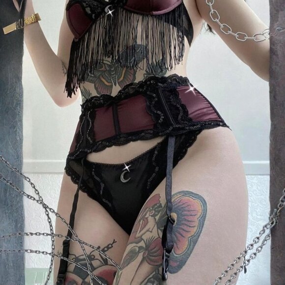 Killstar ✦ She's Poison Bra & Garter Set ✦ Blood Red Gothic Lace Strappy S NWT - Picture 3 of 11